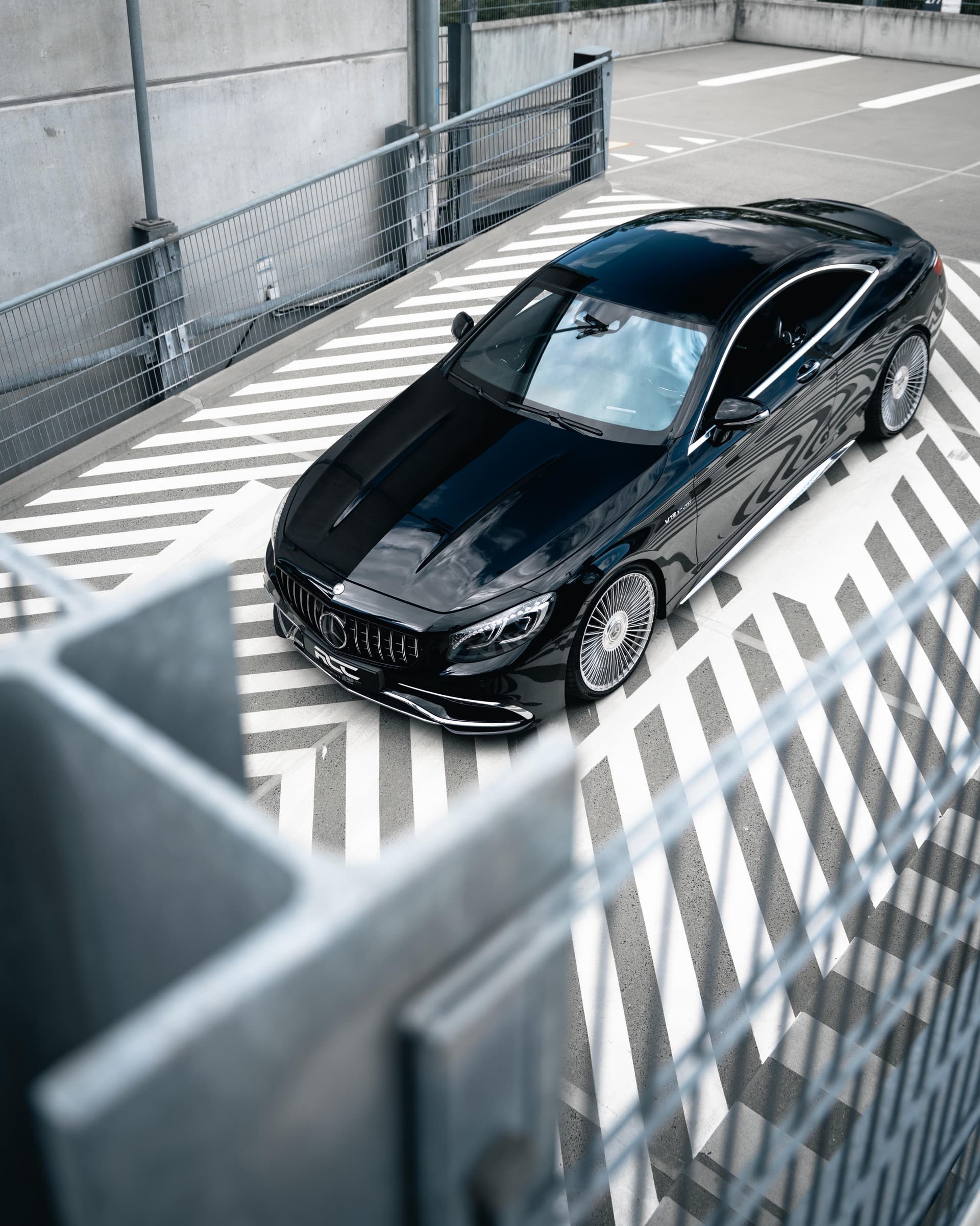 Mercedes-AMG S63 Coupé C217 — Custom Stance i sportowy wydech